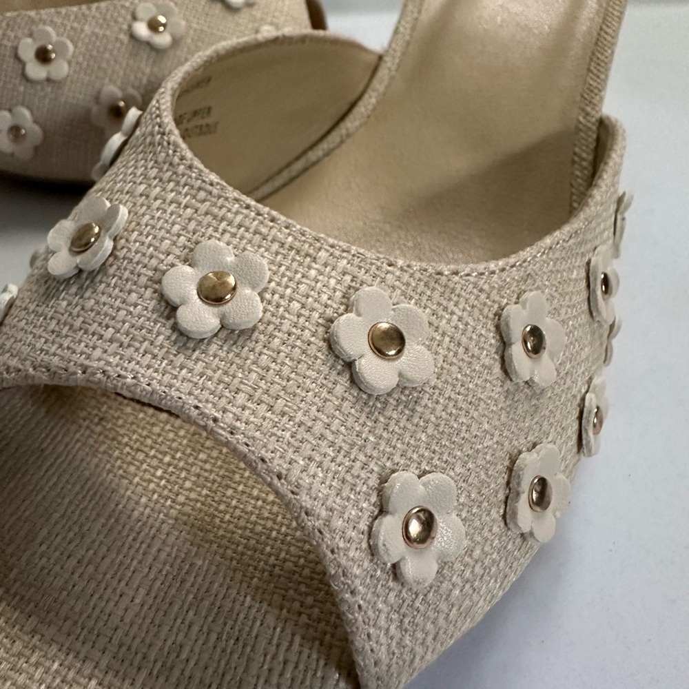 Women's Beige Floral Embellished Slide Sandals